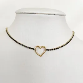 Colar Chocker Bolinhas Pretas e Coração