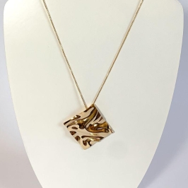 Colar Quadrado Martelado