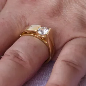 Anel Solitário ao Lado