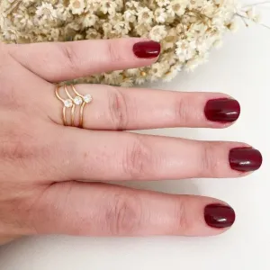 Anel V com Três Zirconias