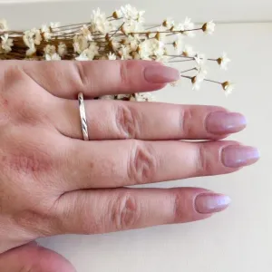 Anel Aliança Fina com Detalhes