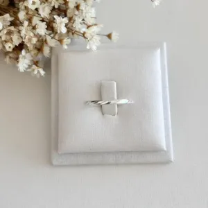 Anel Aliança Fina com Detalhes