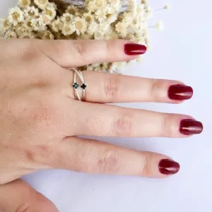 Anel Entrelaço 2 Zirconias Negras