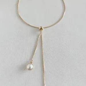 Colar Gravata Pérola Achatada