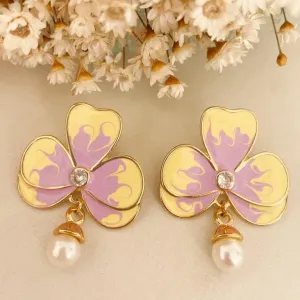 Brinco Resinado Flor c/ Pérola