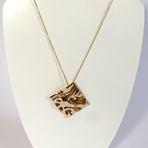 Colar Quadrado Martelado