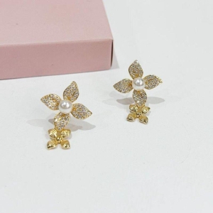 Brinco Flor Cravejada c/ Perola