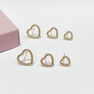 Brinco Trio Coração Vazado Torcido