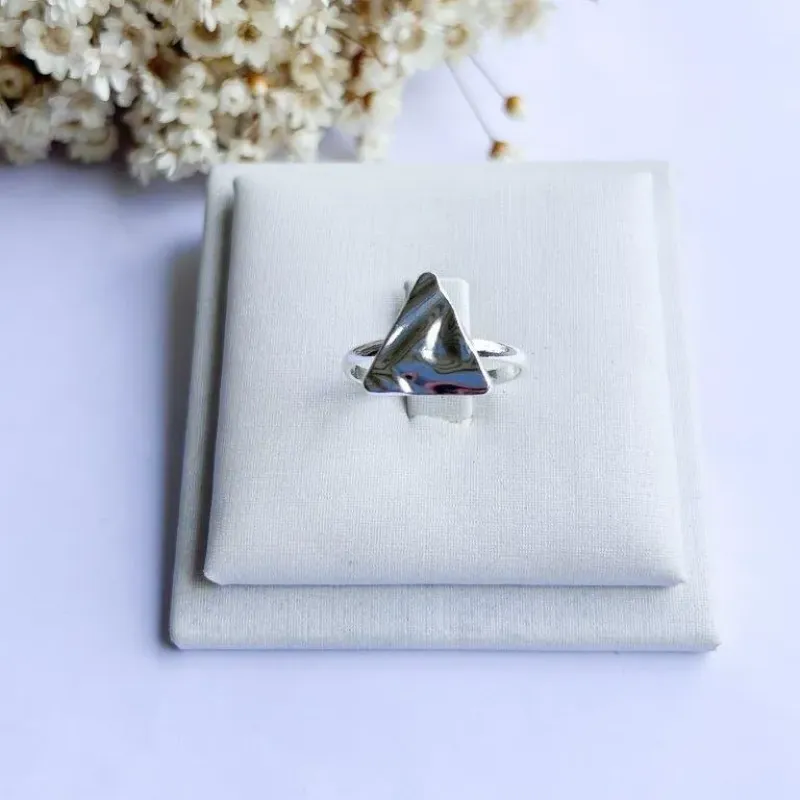 Anel Triangulo Martelado