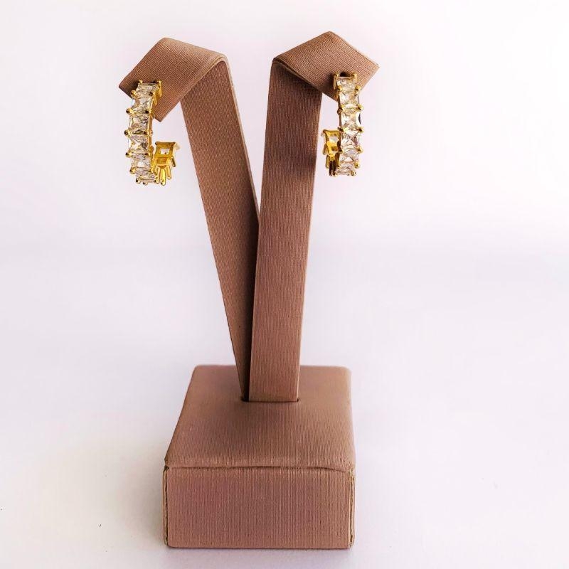 Brinco Meia Argola Com Cristais Luxo