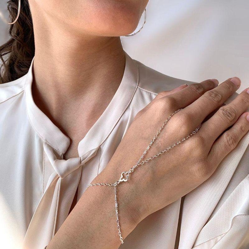 Pulseira Hand Chain Trevo Vazado