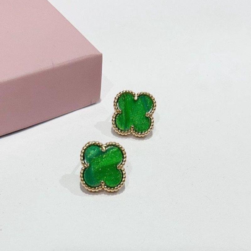 Brinco Trevo Resinado