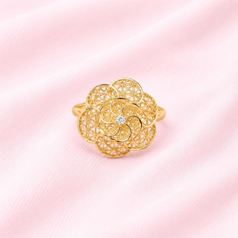 Anel Inspiração Flor com Detalhes Ouro