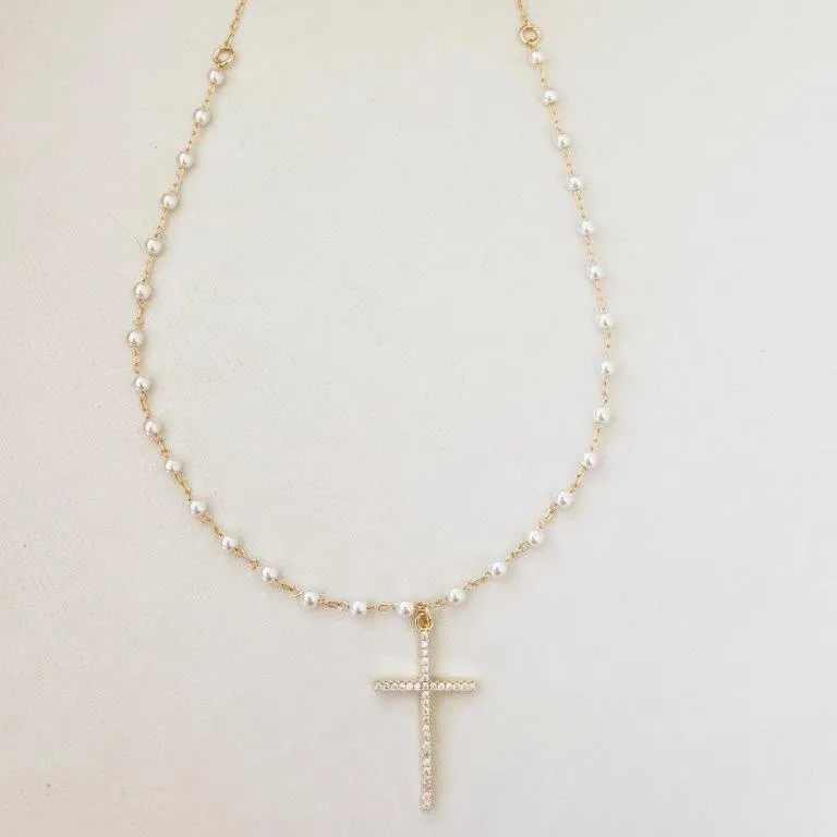 Colar Perolas e Cruz Cravejada