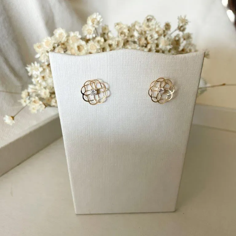 Brinco Flor de Fios e Zirconia ao Centro