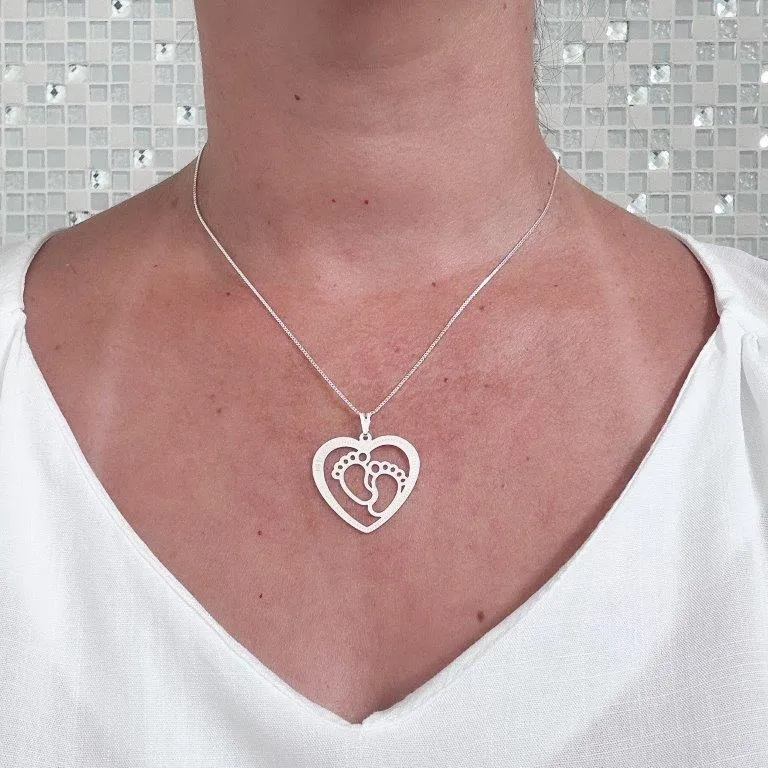 Colar Coração e Pezinhos