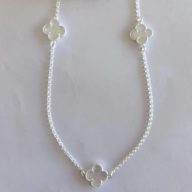 Colar Trevo Branco