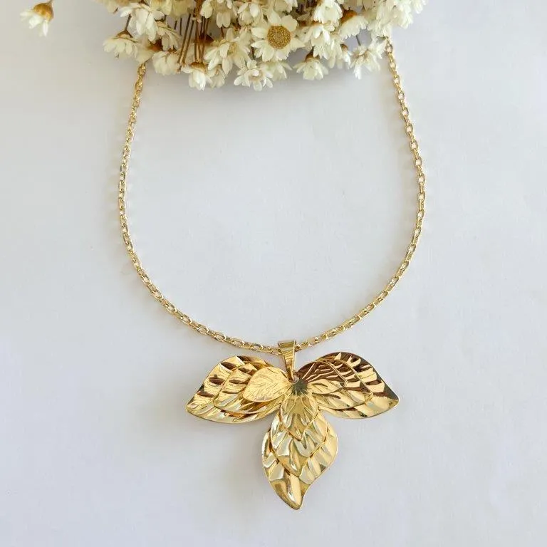 Colar Flor Sobreposta