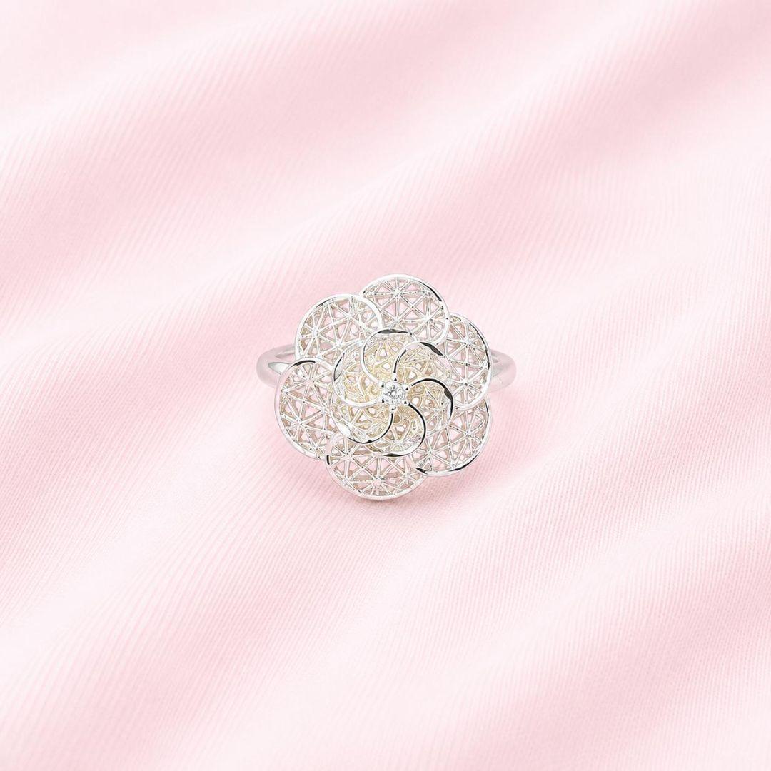 Anel Inspiração Flor com Detalhes Prata